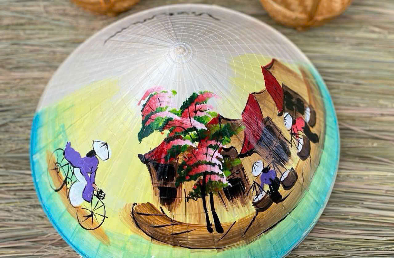 NÓN LÁ VẼ NGHỆ THUẬT – GÓI TRỌN HỒN VIỆT TRONG TỪNG NÉT VẼ