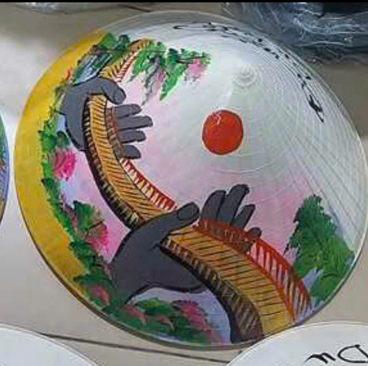 NÓN LÁ VẼ NGHỆ THUẬT – GÓI TRỌN HỒN VIỆT TRONG TỪNG NÉT VẼ