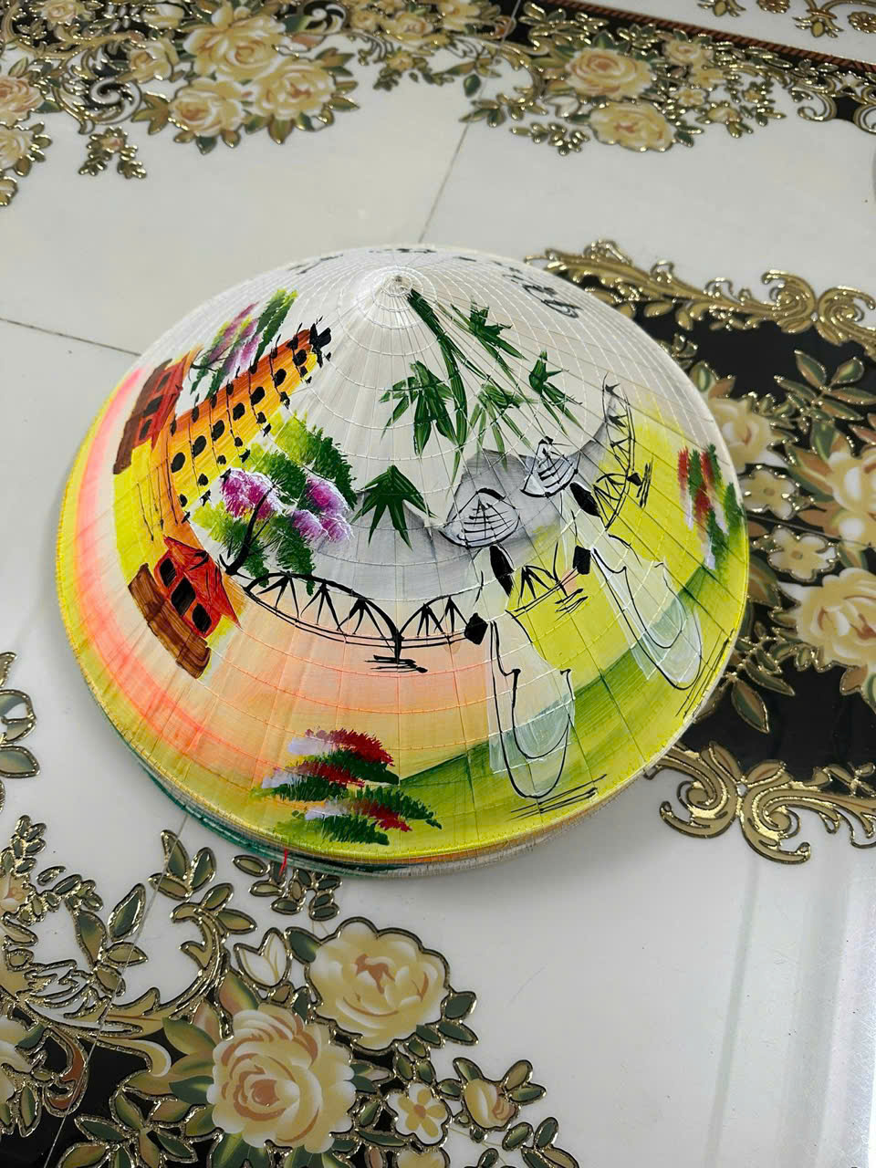 NÓN LÁ VẼ NGHỆ THUẬT – GÓI TRỌN HỒN VIỆT TRONG TỪNG NÉT VẼ