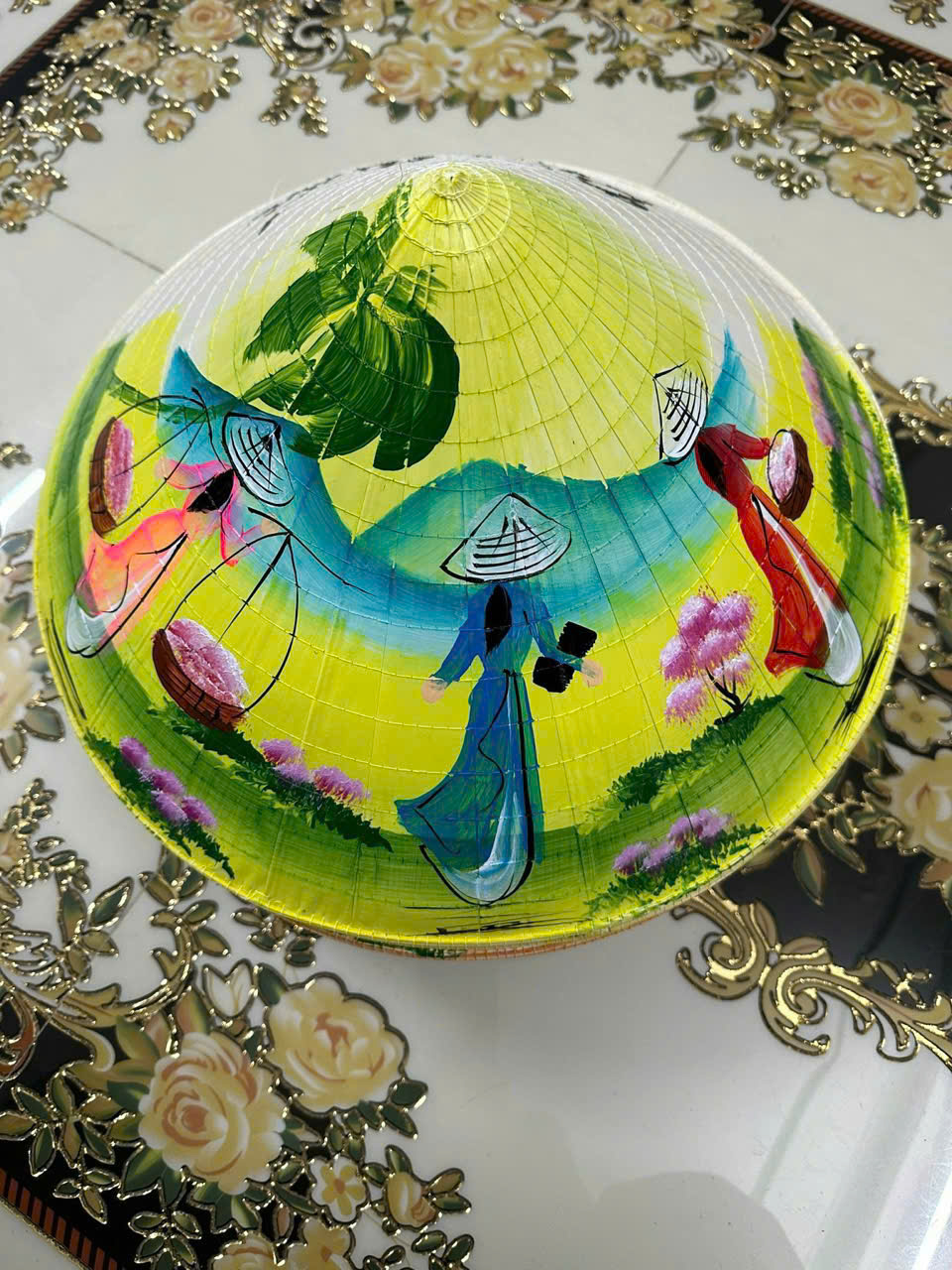 NÓN LÁ VẼ NGHỆ THUẬT – GÓI TRỌN HỒN VIỆT TRONG TỪNG NÉT VẼ