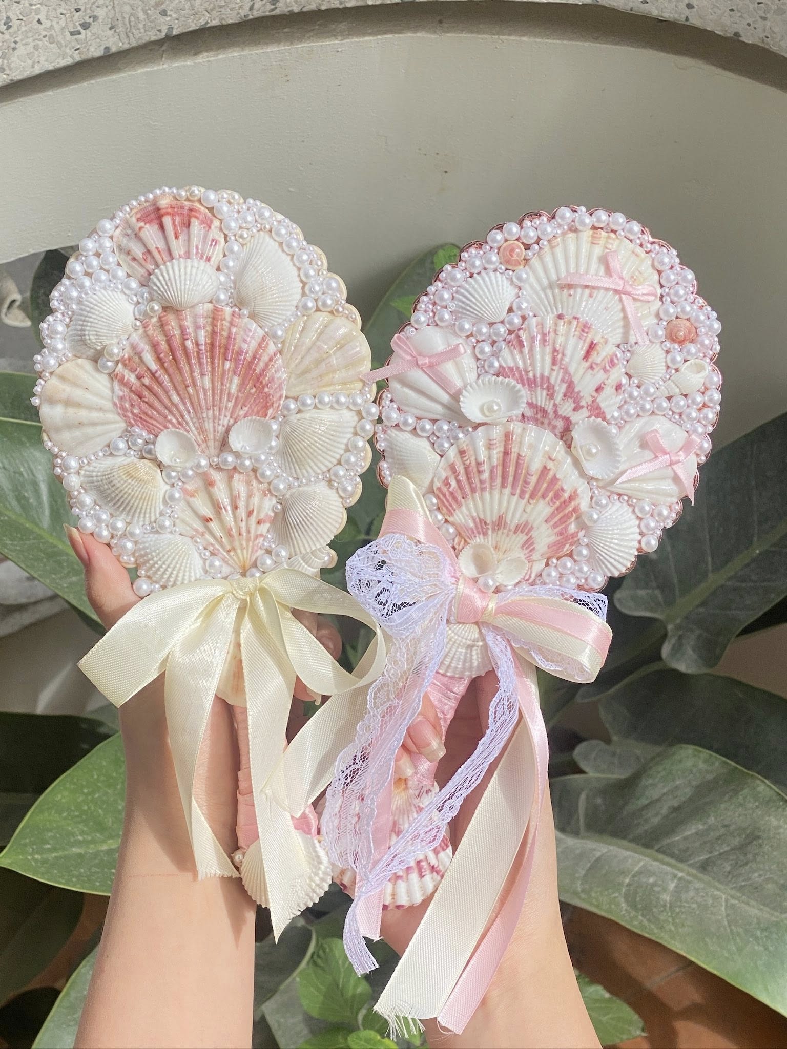 GƯƠNG CẦM TAY VỎ SÒ HANDMADE