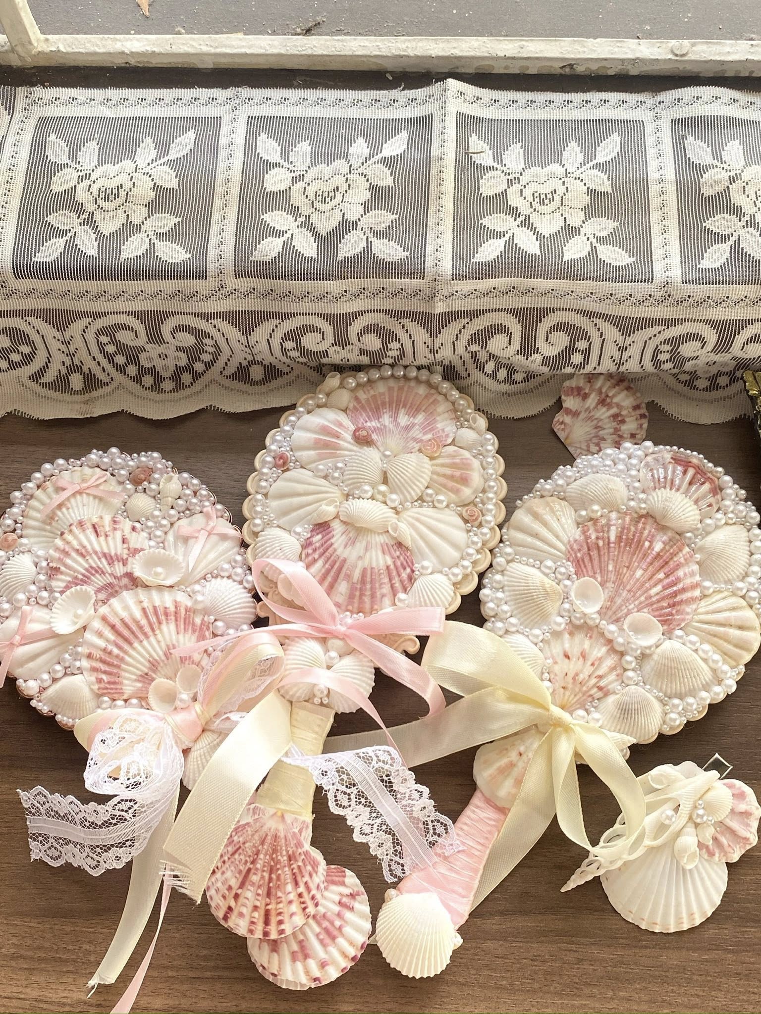 GƯƠNG CẦM TAY VỎ SÒ HANDMADE